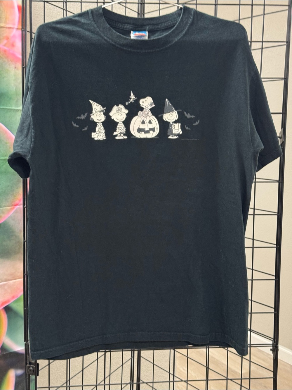 Peanuts Black Short Sleeve Tee with White Halloween Character Graphic size M